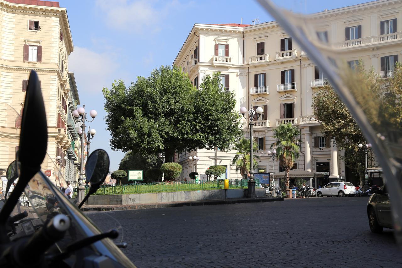 Brothers Vomero 3* Naples